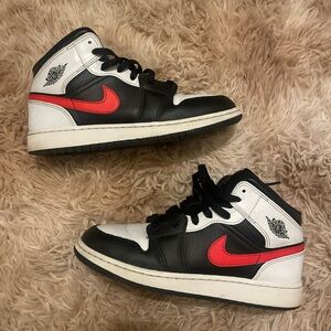 Jordan Black and White Sneakers Classic Design